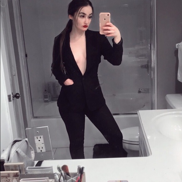 Meet your Posher, Kat! - Picture 5 of 7